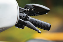 Cargar imagen en el visor de la galería, Kuryakyn Heavy Industry Grips Throttle-By-Wire Chrome