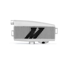 Cargar imagen en el visor de la galería, Kit de intercooler de montaje superior Mishimoto Subaru WRX 02-07/STi 04-07: mangueras plateadas y azules recubiertas de polvo