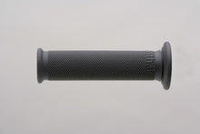 Cargar imagen en el visor de la galería, Renthal ATV Grips Medium Full Diamond - Medium Grey