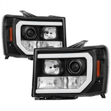 Cargar imagen en el visor de la galería, Spyder GMC Sierra 1500/2500/3500 07-13 V2 Projector Headlights- Black PRO-YD-GS07V2-LBDRL-BK