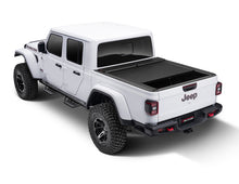 Cargar imagen en el visor de la galería, Cubierta retráctil Roll-N-Lock para caja de 5 pies de Jeep Gladiator 2020 Serie M