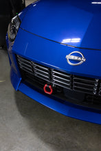 Cargar imagen en el visor de la galería, Gancho de remolque delantero rojo Mishimoto 2023+ Nissan Z