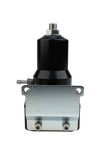 Cargar imagen en el visor de la galería, Aeromotive Regulator - 30-120 PSI - .313 Valve - 2x AN-10 Inlets / AN-10 Bypass