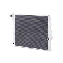 Cargar imagen en el visor de la galería, Mishimoto 99-06 BMW 323i/323i/328i/330i w/ Auto Transmission Performance Aluminum Radiator