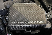 Cargar imagen en el visor de la galería, HKS 2023 Nissan Z Dry Carbon Fuse Box Cover