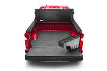 Cargar imagen en el visor de la galería, UnderCover 07-18 Chevy Silverado 1500 (19 Legacy) Passengers Side Swing Case - Black Smooth