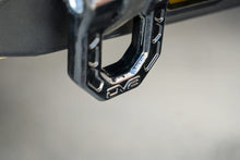 Cargar imagen en el visor de la galería, DV8 Offroad Elite Series D-Ring Shackles - Pair (Black)