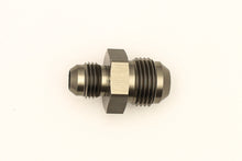 Cargar imagen en el visor de la galería, DeatschWerks 8AN Male Flare to 6AN Male Flare Reducer Straight Coupler