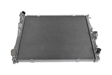 Load image into Gallery viewer, CSF 2006 BMW 325 / 07-09 BMW 328 / 06-10 BMW 330 / 09-10 BMW Z4 Radiator