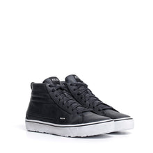 Cargar imagen en el visor de la galería, TCX Street 3 Waterproof Shoe Black/Black/White Size - 48