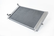 Cargar imagen en el visor de la galería, CSF Audi B5 A4 1.8T High Performance All Aluminum Radiator