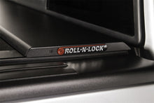 Cargar imagen en el visor de la galería, Cubierta retráctil Roll-N-Lock para caja de camioneta Ford F-150 XSB de 67 pulgadas, serie M, 09-14