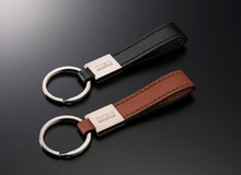 Cargar imagen en el visor de la galería, HKS HKS LEATHER KEYRING CAMEL