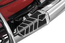 Cargar imagen en el visor de la galería, Kuryakyn Spear Floorboard Insert Passenger Indian Chrome