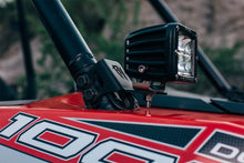 Cargar imagen en el visor de la galería, Soporte de montaje de pilar A simple para Polaris RZR XP1000 de la serie D/DXL/SR-M/SR-Q de Rigid Industries 2014-2015