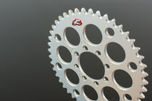 Cargar imagen en el visor de la galería, Renthal Barnes Style Rear Sprocket Grooved Silver - 520-43P Teeth