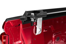 Cargar imagen en el visor de la galería, Lund 19-23 Chevrolet Silverado 1500 (5.5ft. Bed) Genesis Roll Up Tonneau Cover - Black