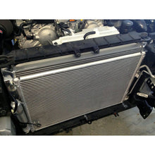 Cargar imagen en el visor de la galería, Mishimoto 09+ Nissan 370Z Manual Radiator