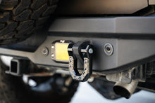 Cargar imagen en el visor de la galería, DV8 Offroad Elite Series D-Ring Shackles - Pair (Black)