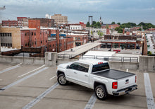 Cargar imagen en el visor de la galería, UnderCover 16-20 Toyota Tacoma 5ft Ultra Flex Bed Cover - Matte Black Finish