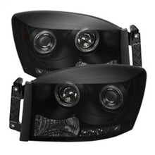 Cargar imagen en el visor de la galería, Spyder Dodge Ram 1500 06-08 06-09 Projector Headlights LED Halo LED Blk Smke PRO-YD-DR06-HL-BSM