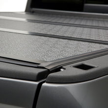 Cargar imagen en el visor de la galería, UnderCover 17-20 Ford F-250/ F-350 6.8ft Flex Bed Cover